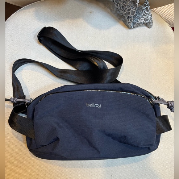 Bellroy Venture Ready Sling 2.5L (Navy) NWOT - Picture 1 of 11